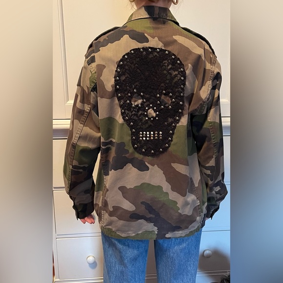 Vintage LF small jacket with lace skull detail on back - Picture 2 of 12
